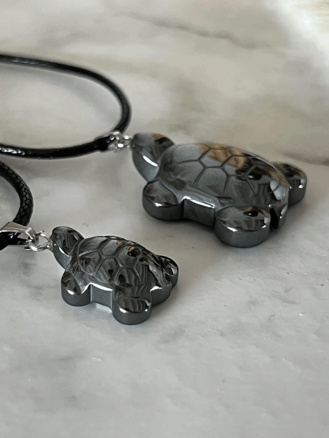 Collier tortue petit modèle hématite 