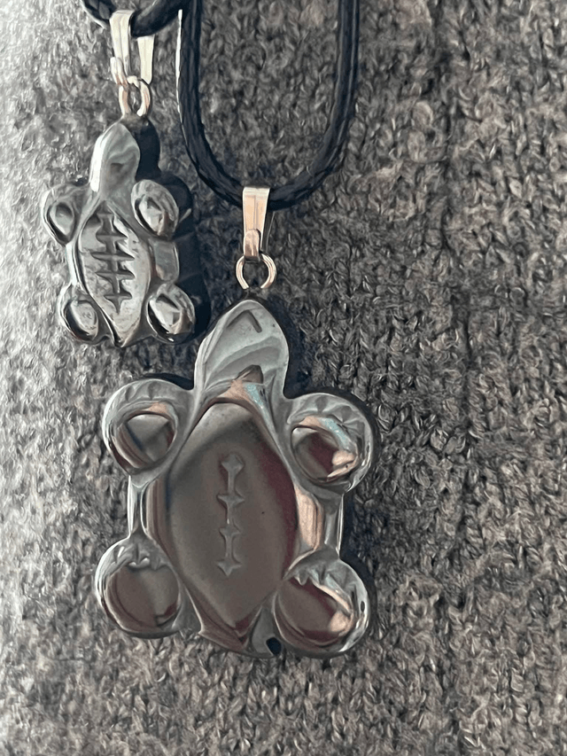 Collier tortue petit modèle hématite 
