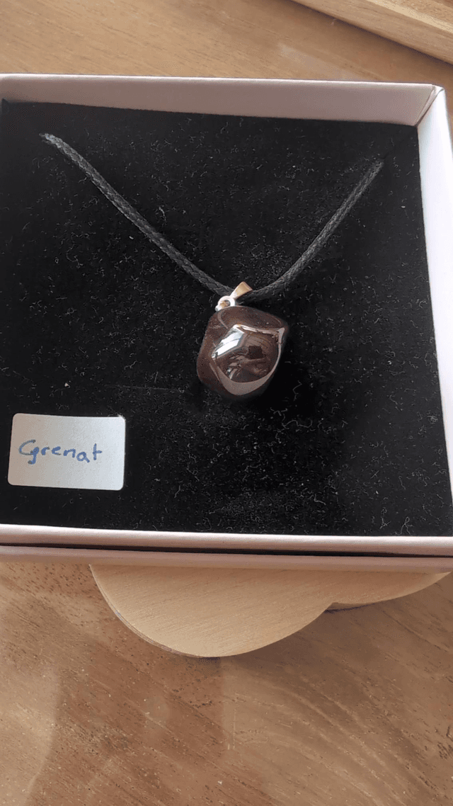 Collier Grenat